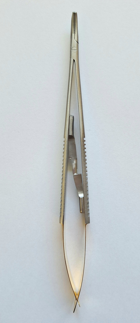 Igłotrzymacz Castroviejo TC, wygięty, dł. 14 cm.