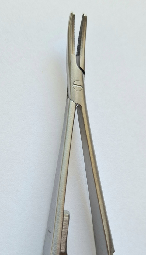 Igłotrzymacz Castroviejo TC, wygięty, dł. 14 cm.