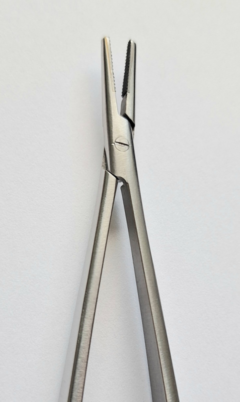 Igłotrzymacz Castroviejo TC, prosty, dł. 18 cm.