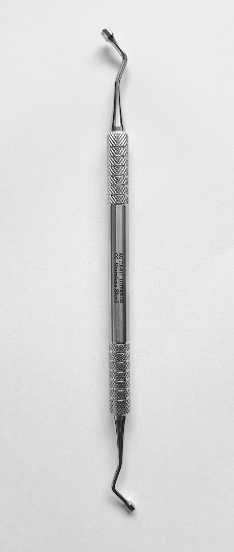 Przenośnik / upychadło do biomateriału