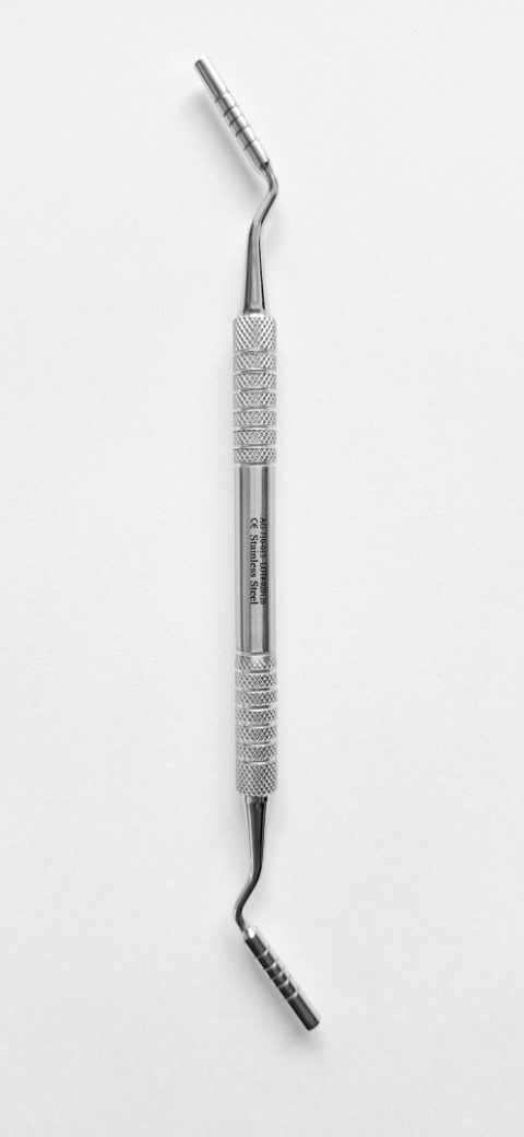 Przenośnik / upychadło do biomateriału