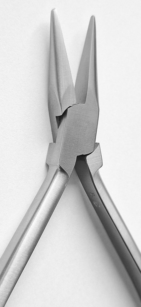 Kleszcze- płaskie, gładko-kratkowane, 14,5 cm.