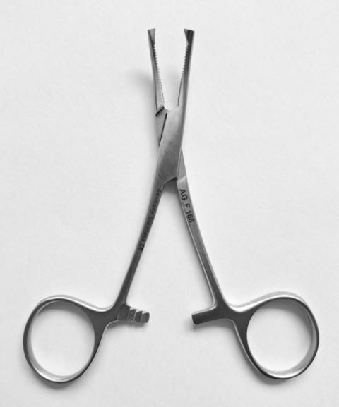 Kleszczyki hemostatyczne Micro-Mosquito/ Halsted-Mosquito, wygięte, z ząbkiem.