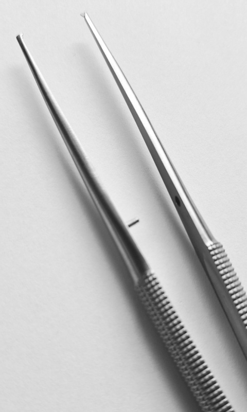 Pęseta mikrochirurgiczna prosta, z ząbkiem, 18 cm