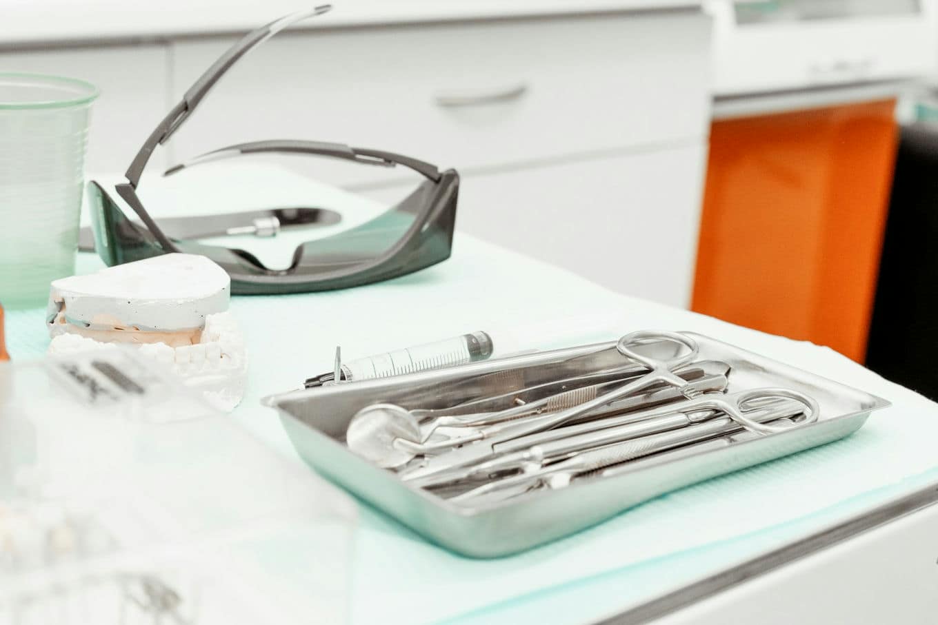 7 narzędzi niezbędnych w gabinecie protetyka stomatologicznego